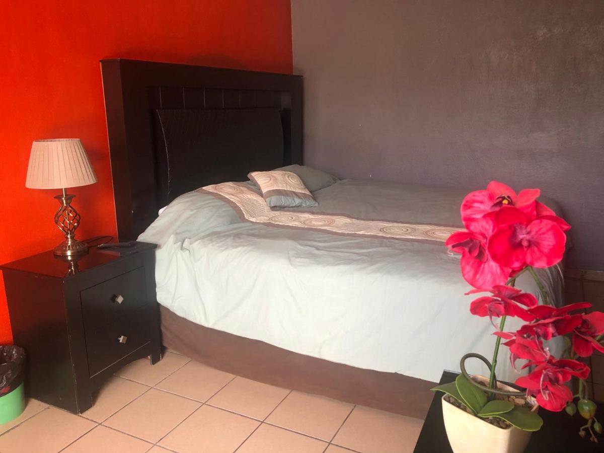 Hotel Isabela, Mag Bay Puerto San Carlos Eksteriør bilde